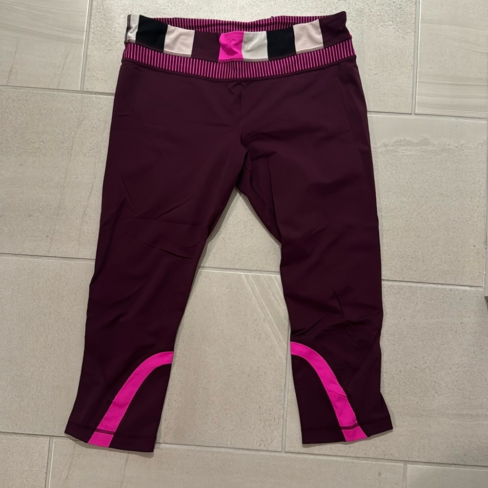 Lululemon size 10 run Inspirepink burgandy white cropped legging’s. Like new